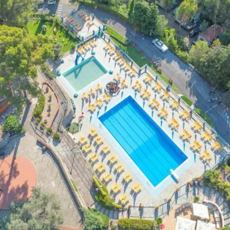 Mobile In Ferienresidenz Mit Pool, Cleaning Included Holiday home Villanova d'Albenga